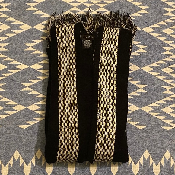 Rue 21 Black & White Knit Cape w/ Sleeves - Picture 5 of 5